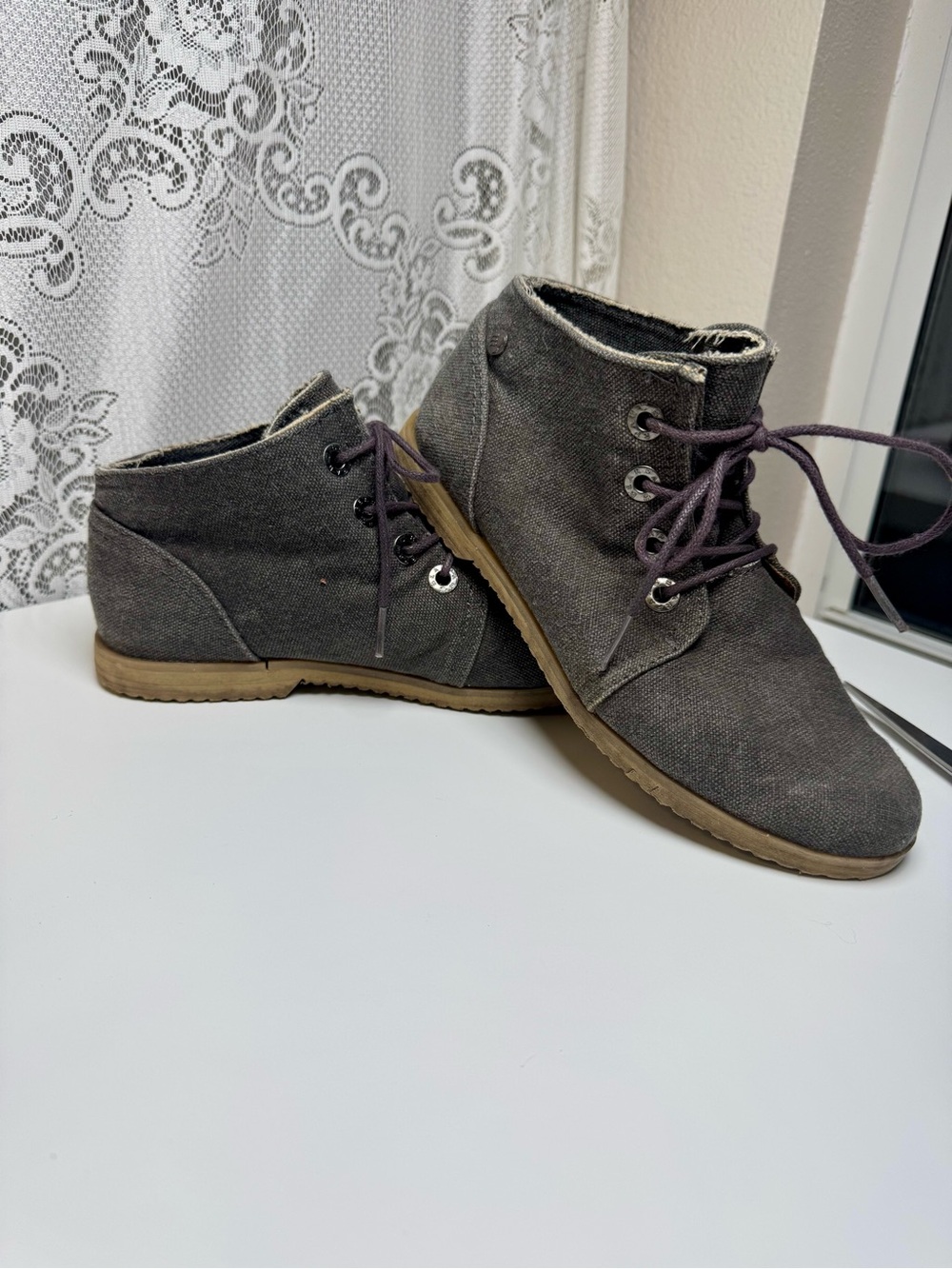 Bearpaw Claire Washed Charcoal Canvas Chukka Ankle Boot, Size 6, Indie Chic